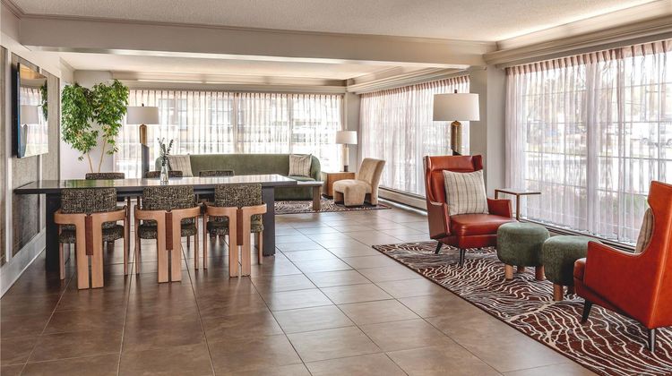 Doubletree Hotel Burlington & Conf Ctr Lobby