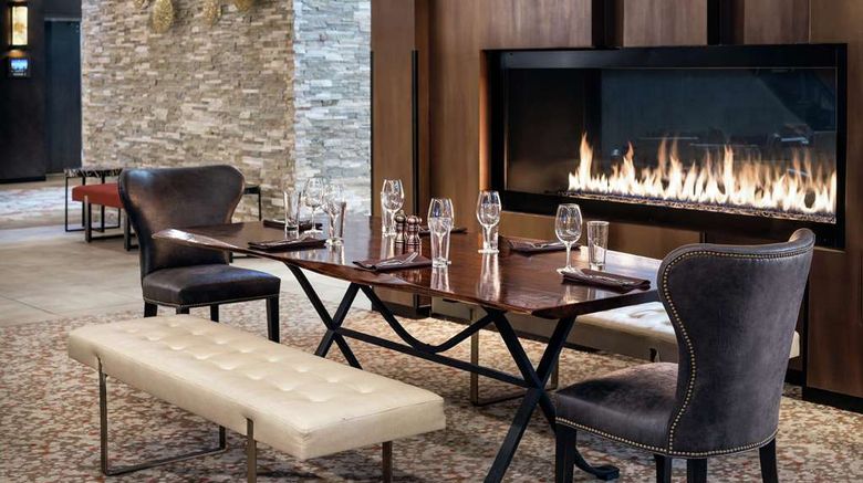 <b>Hilton Denver City Center Restaurant</b>. Images powered by <a href="https://iceportal.shijigroup.com/" title="IcePortal" target="_blank">IcePortal</a>.