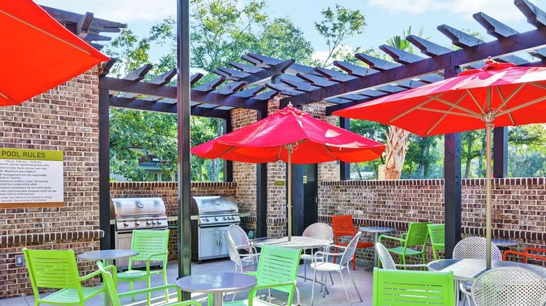 <b>Home2 Suites by Hilton-Hilton Head Pool</b>. Images powered by <a href="https://iceportal.shijigroup.com/" title="IcePortal" target="_blank">IcePortal</a>.