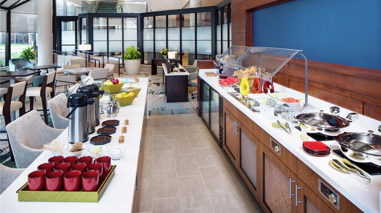 <b>DoubleTree by Hilton Manchester Downtown Restaurant</b>. Images powered by <a href="https://iceportal.shijigroup.com/" title="IcePortal" target="_blank">IcePortal</a>.