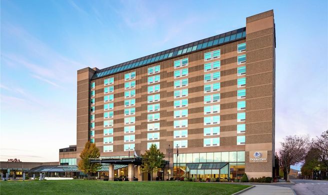 DoubleTree by Hilton Manchester Downtown Exterior