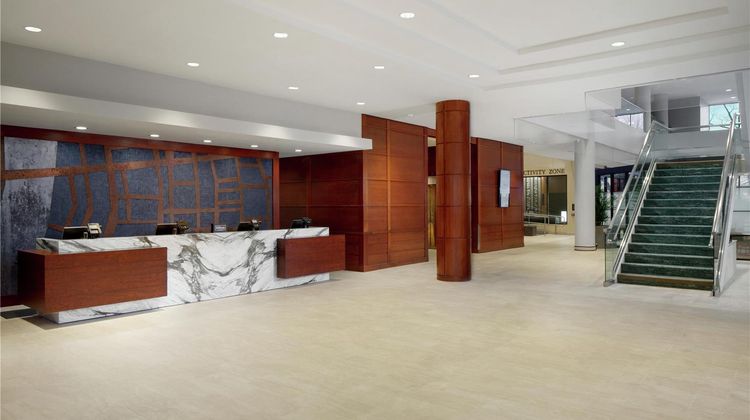 DoubleTree by Hilton Manchester Downtown Lobby