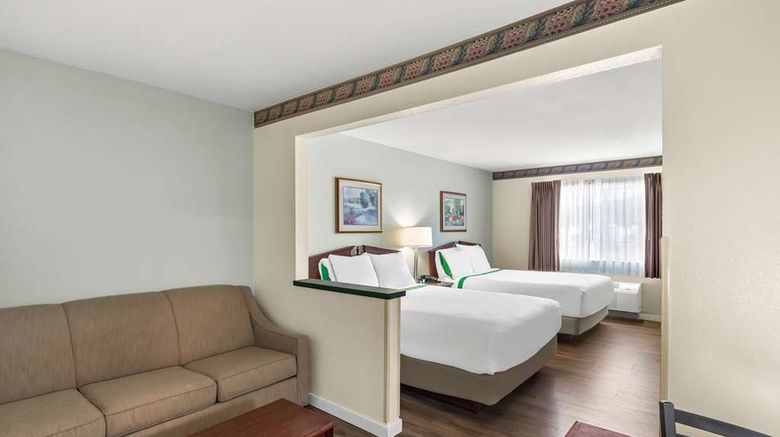 <b>GuestHouse Inn and Suites Kelso Room</b>. Images powered by <a href="https://iceportal.shijigroup.com/" title="IcePortal" target="_blank">IcePortal</a>.