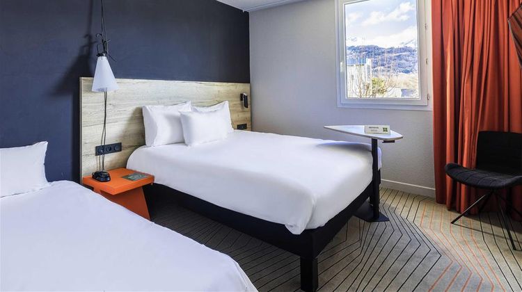 Ibis Styles Grenoble Crolles Room