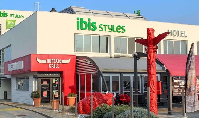 Ibis Styles Grenoble Crolles Exterior