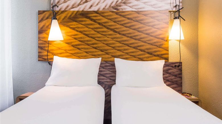 <b>Hotel Ibis Clichy Centre Mairie Room</b>. Images powered by <a href="https://iceportal.shijigroup.com/" title="IcePortal" target="_blank">IcePortal</a>.