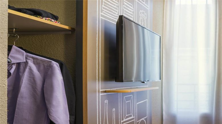 <b>Hotel Ibis Clichy Centre Mairie Room</b>. Images powered by <a href="https://iceportal.shijigroup.com/" title="IcePortal" target="_blank">IcePortal</a>.