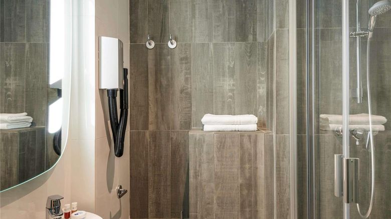 <b>Hotel Ibis Clichy Centre Mairie Room</b>. Images powered by <a href="https://iceportal.shijigroup.com/" title="IcePortal" target="_blank">IcePortal</a>.