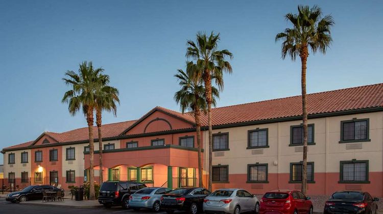 Baymont Inn Suites Phoenix I-10 nr 51st Exterior