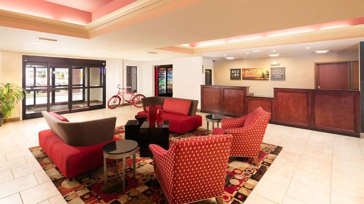 Sleep Inn & Suites Lobby