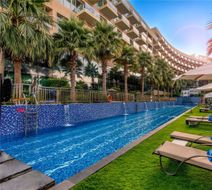 Rixos The Palm Hotel & Suites Exterior