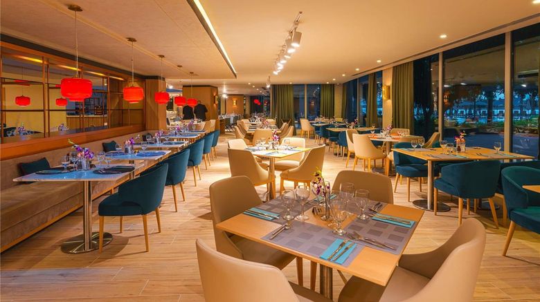 <b>Rixos The Palm Hotel & Suites Restaurant</b>. Images powered by <a href="https://iceportal.shijigroup.com/" title="IcePortal" target="_blank">IcePortal</a>.