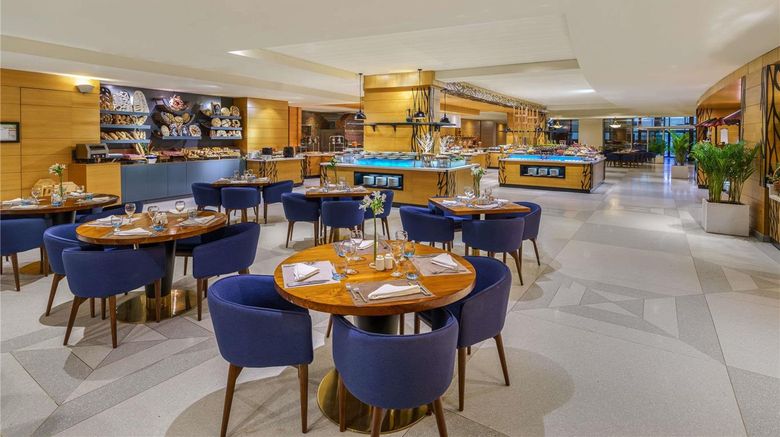 <b>Rixos The Palm Hotel & Suites Restaurant</b>. Images powered by <a href="https://iceportal.shijigroup.com/" title="IcePortal" target="_blank">IcePortal</a>.