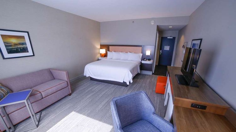 Hampton Inn & Suites Forest City Room