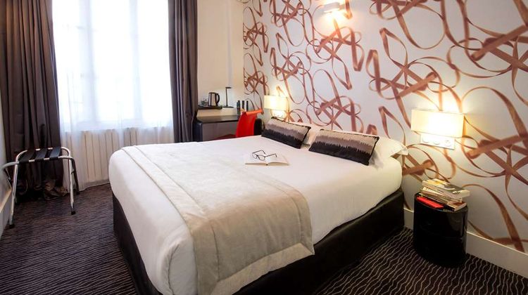 Hotel Raymond 4 Toulouse Room