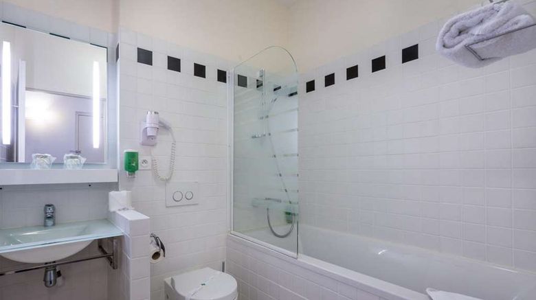 <b>Hotel Raymond 4 Toulouse Room</b>. Images powered by <a href="https://iceportal.shijigroup.com/" title="IcePortal" target="_blank">IcePortal</a>.