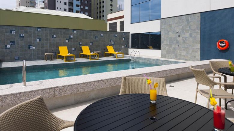 <b>Novotel Itajai Hotel Pool</b>. Images powered by <a href="https://iceportal.shijigroup.com/" title="IcePortal" target="_blank">IcePortal</a>.