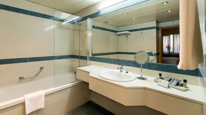 <b>Sana Metropolitan Hotel Room</b>. Images powered by <a href="https://iceportal.shijigroup.com/" title="IcePortal" target="_blank">IcePortal</a>.