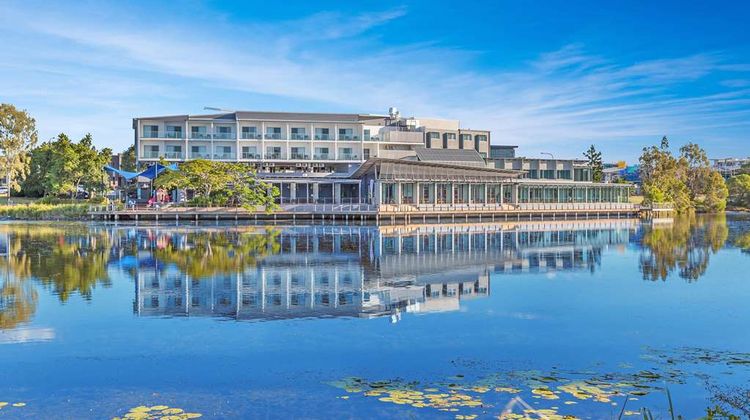 Best Western Plus North Lakes Hotel Exterior