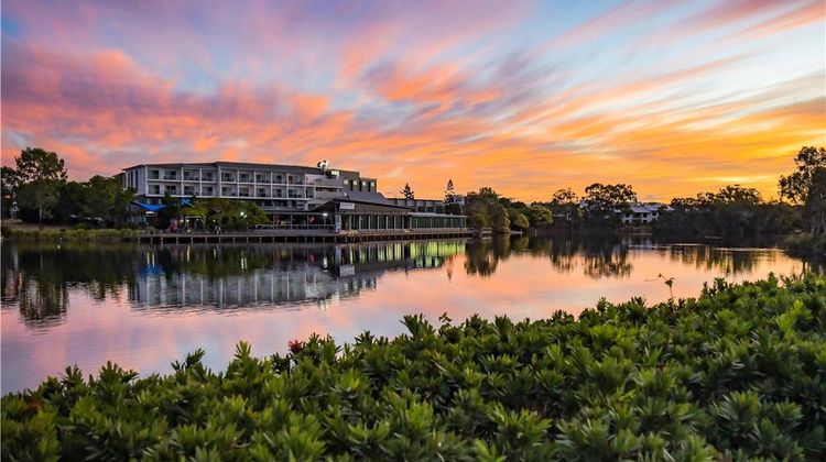 Best Western Plus North Lakes Hotel Exterior