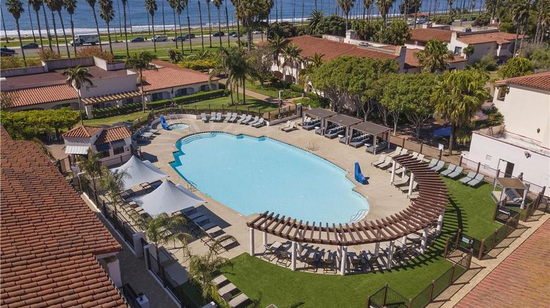 <b>Hilton Santa Barbara Beachfront Resort Beach</b>. Images powered by <a href="https://iceportal.shijigroup.com/" title="IcePortal" target="_blank">IcePortal</a>.