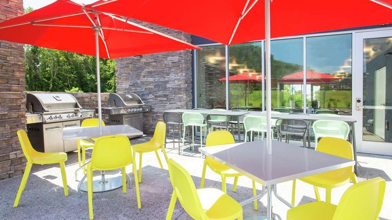 <b>Home2 Suites Smithfield Providence Exterior</b>. Images powered by <a href="https://iceportal.shijigroup.com/" title="IcePortal" target="_blank">IcePortal</a>.