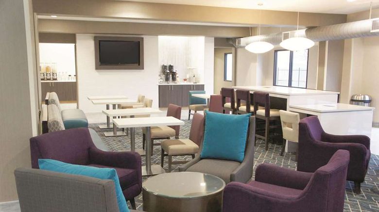 <b>La Quinta Inn & Suites Wichita Airport Lobby</b>. Images powered by <a href="https://iceportal.shijigroup.com/" title="IcePortal" target="_blank">IcePortal</a>.