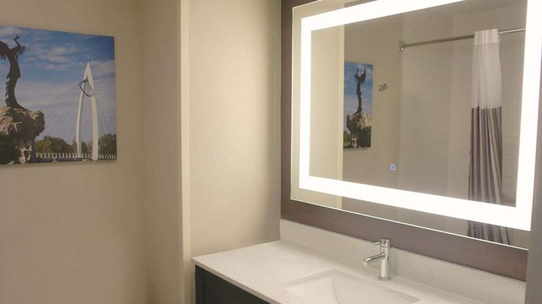 <b>La Quinta Inn & Suites Wichita Airport Room</b>. Images powered by <a href="https://iceportal.shijigroup.com/" title="IcePortal" target="_blank">IcePortal</a>.