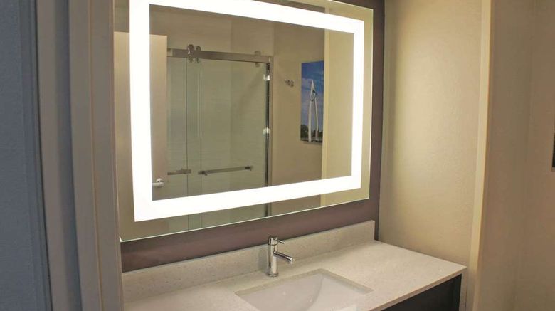 <b>La Quinta Inn & Suites Wichita Airport Room</b>. Images powered by <a href="https://iceportal.shijigroup.com/" title="IcePortal" target="_blank">IcePortal</a>.