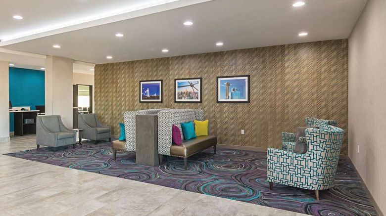 <b>La Quinta Inn & Suites Dallas–Wylie Lobby</b>. Images powered by <a href="https://iceportal.shijigroup.com/" title="IcePortal" target="_blank">IcePortal</a>.