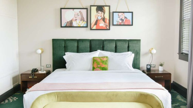 Hotel Clermont Room