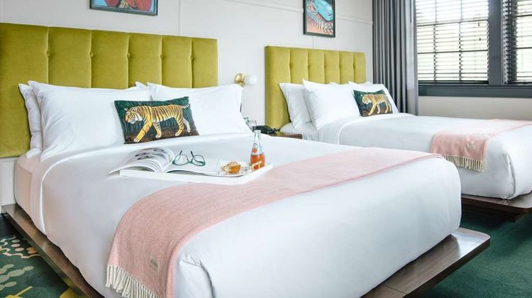 Hotel Clermont Room
