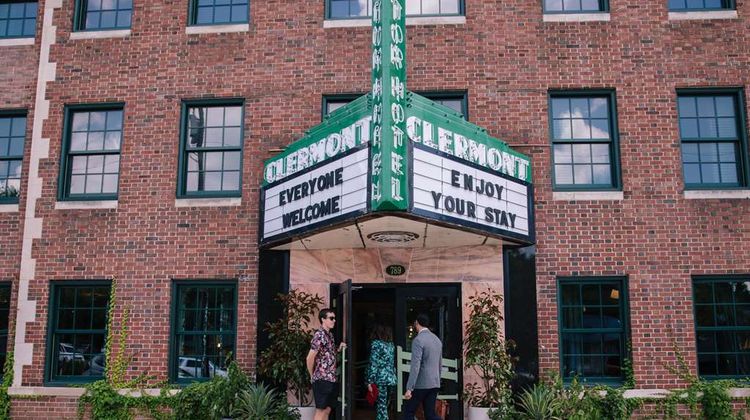 Hotel Clermont Exterior
