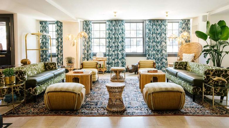 <b>Hotel Clermont Lobby</b>. Images powered by <a href="https://iceportal.shijigroup.com/" title="IcePortal" target="_blank">IcePortal</a>.