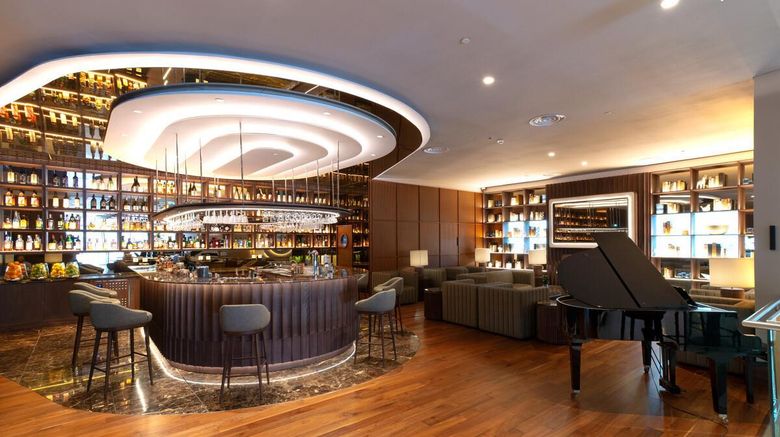 <b>SANA Malhoa Hotel Lobby</b>. Images powered by <a href="https://iceportal.shijigroup.com/" title="IcePortal" target="_blank">IcePortal</a>.
