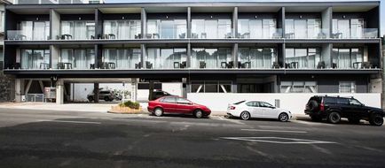 The Metrotel Motel Exterior
