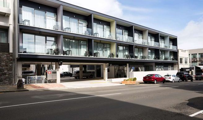 The Metrotel Motel Exterior