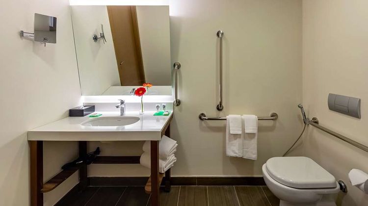 Comfort Suites Macae Room