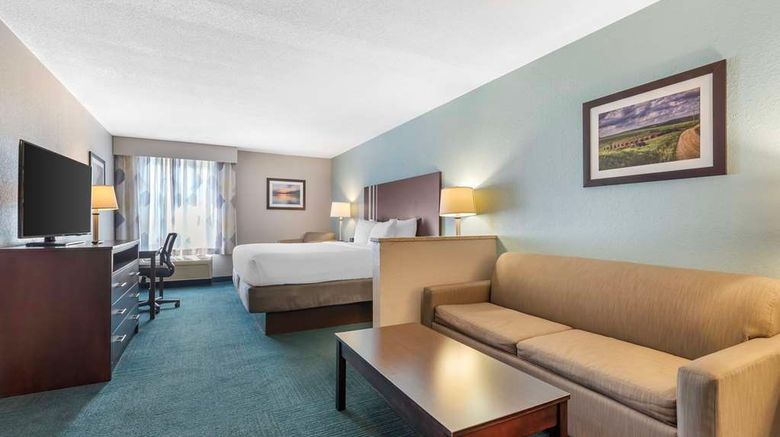 <b>Best Western Saint Clairsville Room</b>. Images powered by <a href="https://iceportal.shijigroup.com/" title="IcePortal" target="_blank">IcePortal</a>.