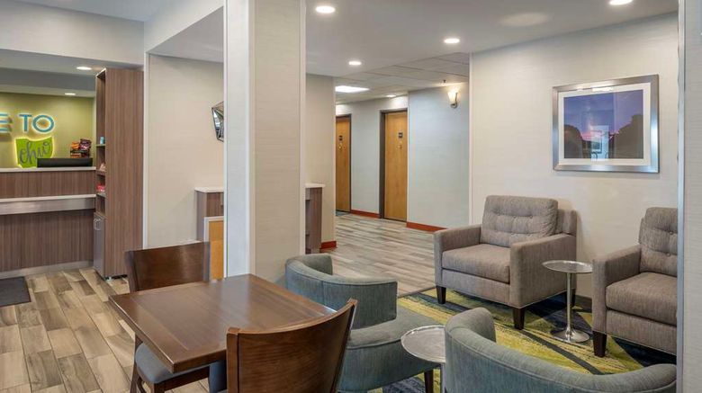 <b>Best Western Saint Clairsville Lobby</b>. Images powered by <a href="https://iceportal.shijigroup.com/" title="IcePortal" target="_blank">IcePortal</a>.
