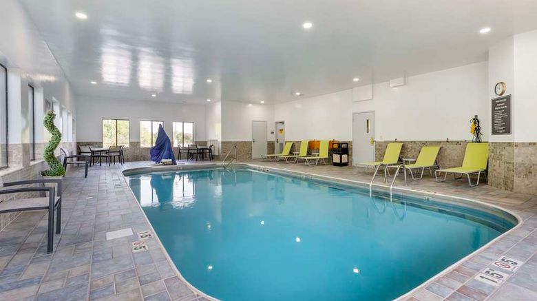 <b>Best Western Saint Clairsville Pool</b>. Images powered by <a href="https://iceportal.shijigroup.com/" title="IcePortal" target="_blank">IcePortal</a>.