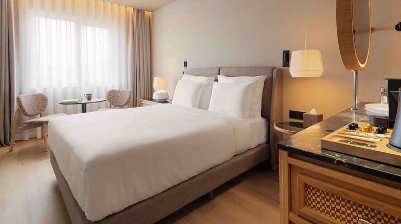 <b>SANA Executive Hotel Room</b>. Images powered by <a href="https://iceportal.shijigroup.com/" title="IcePortal" target="_blank">IcePortal</a>.