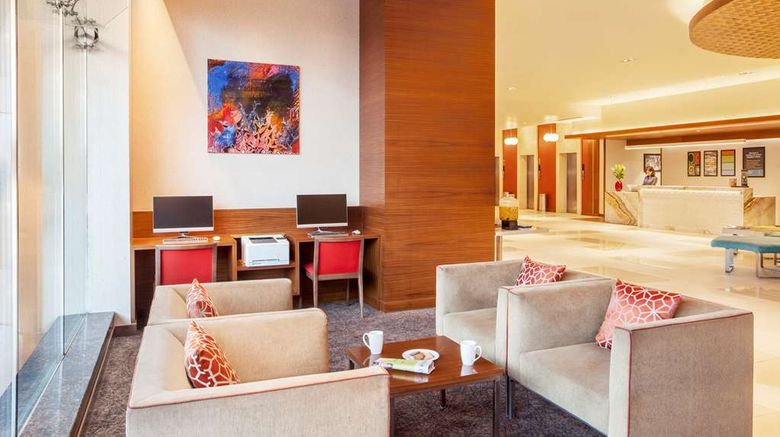 <b>Hyatt Place Hyderabad/Banjara Hills Lobby</b>. Images powered by <a href="https://iceportal.shijigroup.com/" title="IcePortal" target="_blank">IcePortal</a>.