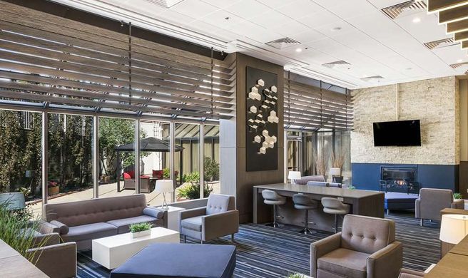 BW Premier Calgary Plaza Hotel-Conf Cntr Lobby