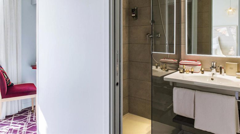 <b>Mercure Paris Pont de Levallois Neuilly Room</b>. Images powered by <a href="https://iceportal.shijigroup.com/" title="IcePortal" target="_blank">IcePortal</a>.