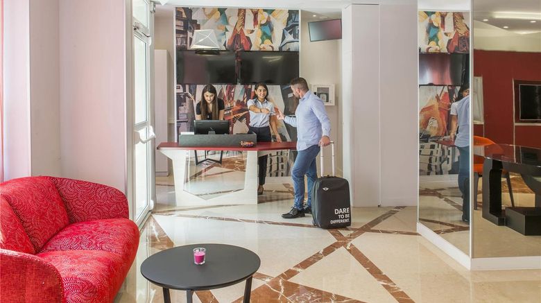 <b>Mercure Paris Pont de Levallois Neuilly Exterior</b>. Images powered by <a href="https://iceportal.shijigroup.com/" title="IcePortal" target="_blank">IcePortal</a>.