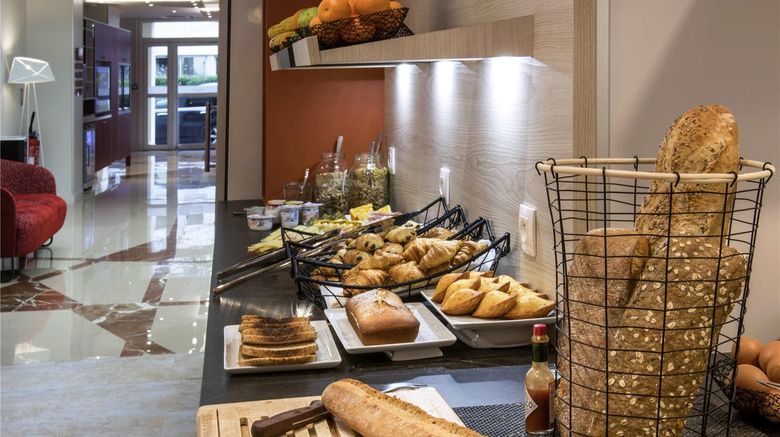 <b>Mercure Paris Pont de Levallois Neuilly Restaurant</b>. Images powered by <a href="https://iceportal.shijigroup.com/" title="IcePortal" target="_blank">IcePortal</a>.