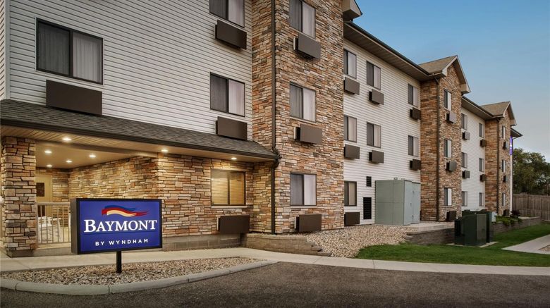 <b>Baymont Inn & Suites Glenwood Exterior</b>. Images powered by <a href="https://iceportal.shijigroup.com/" title="IcePortal" target="_blank">IcePortal</a>.