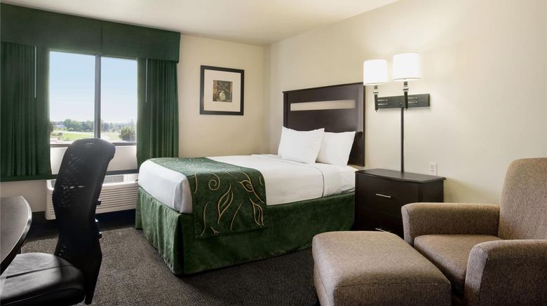 <b>Baymont Inn & Suites Glenwood Room</b>. Images powered by <a href="https://iceportal.shijigroup.com/" title="IcePortal" target="_blank">IcePortal</a>.