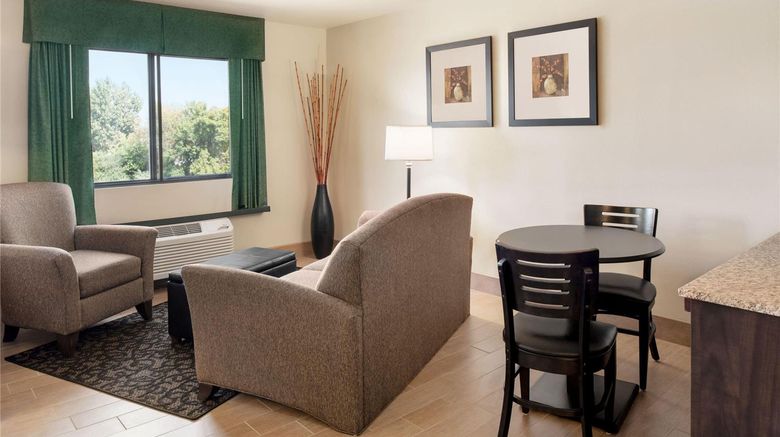 <b>Baymont Inn & Suites Glenwood Suite</b>. Images powered by <a href="https://iceportal.shijigroup.com/" title="IcePortal" target="_blank">IcePortal</a>.
